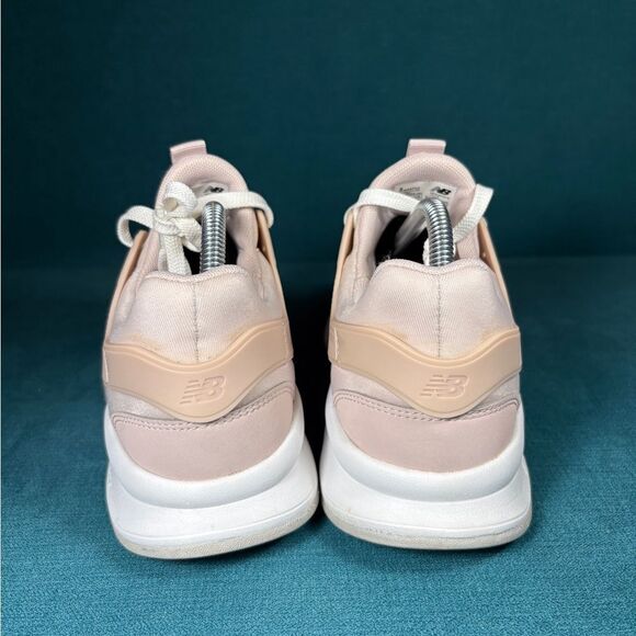 Size 9.5 - Women’s New Balance 247v2 pink shoes - Picture 2 of 9